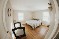 Charming Franklin House: Close to Campus, Sleeps 6 Hotel in zona Iowa State University