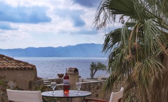 Menexes Suites Monemvasia