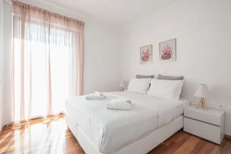 Adelos Maisonette Near Vouliagmeni Beach