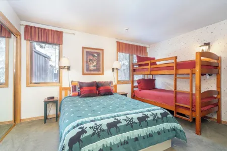 Lulu City 4B by AvantStay Beautiful Condo 100 Yards from Lift 7 Permit :3639