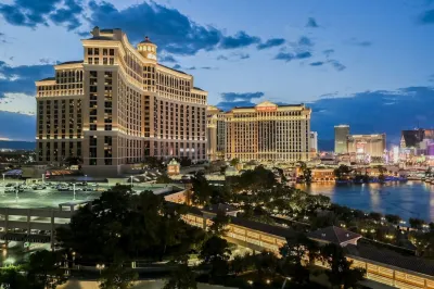 Stay Together on the Strip - 3 Bed Condo