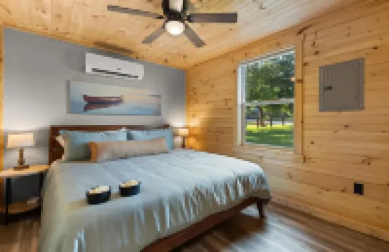 Riverfront Cabin~Sleeps 18~Private River Boat Ramp~20 Min drive Lake Cumberland