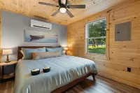 Cabin with Firepit~Arcade Games~River Boat Ramp~20 Min Lake Cumberland