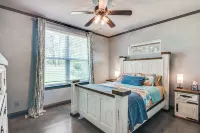 Refined Lake Retreat on Lake Fork in Emory, TX, fishing, kayaking, antiquing Hotels in Rains County