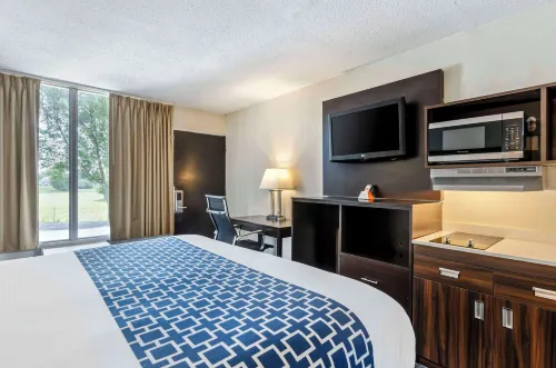 Suburban Studios Verona - Staunton North Hotels in Verona