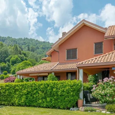 Panorama Lake and Garden by Wonderful Italy