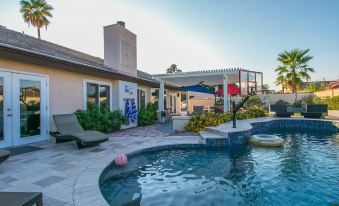 Spectacular Hilltop Home WResort Like Backyard