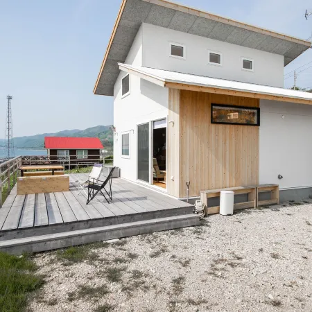 Sunny Side House