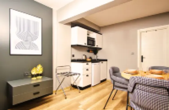 ทักส์-อินน์ สวีทส์