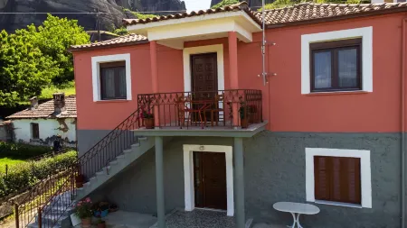 Fani's House under Meteora Отели рядом с достопримечательностью «Psaropetra Lookout»