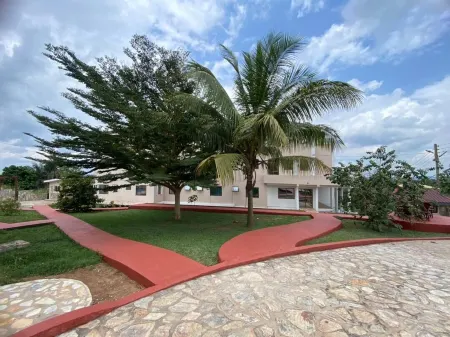 Neptune Отели в г. Larteh