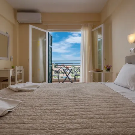 Julia Hotel