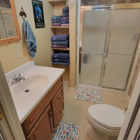 Immaculate, homey and perfectly located for your stay in downtown Ennis.