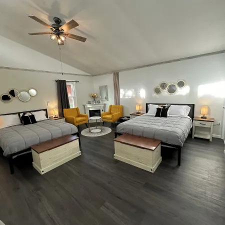 Charming guesthouse within minutes of downtown Fish Creek!