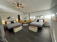 Charming guesthouse within minutes of downtown Fish Creek! Hotels near Chambers Island Lighthouse