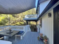 A-frame stunner, wrap around decks, 4 miles to the beach, 5 bed, 3 bath, 2 kit