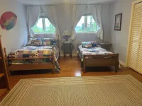 Great home for holidays! Large kitchen, firepit & hot tub, beautiful water views