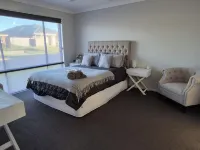 Hunter Valley escape- 5 mins to the local wine region and 10 mins to centre.