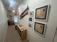 Large porch offers beautiful views of the lake. Enjoy unique interior design! Hôtels à : Comte de Creek