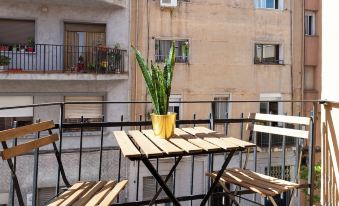 Rafael Apartment by Olala Homes