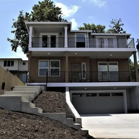 Modern, new and close to lake