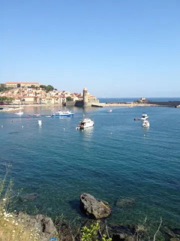 Superb T2 (sleeps 4-6) sea and Port Argeles in residence with pool