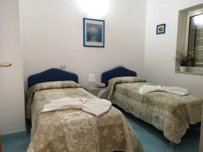 HOUSE WITH PRIVATE PARKING AND MAGNIFICENT VIEW ON THE BAY OF POSITANO