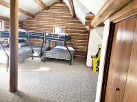 Beautiful newly renovated cabin directly across from Bear Lake.