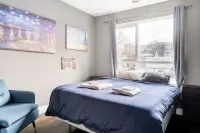 Downtown Condo (License No. 23 112884 STR) 鄰近Bleu Turtle的酒店