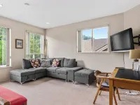The Marmot's Den - Large Family-Friendly Ski Retreat in Sun Peaks Hotels in Sun Peaks