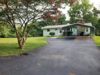 Restful on Rhody Hotel a Oak Grove