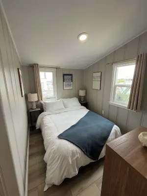 Upscale Beach Cottage - rock view - paddleboards