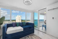 OCEAN & MOUNTAIN VIEWS! lUQUILLO BEACH BEAUTY, PARKING,POOL!