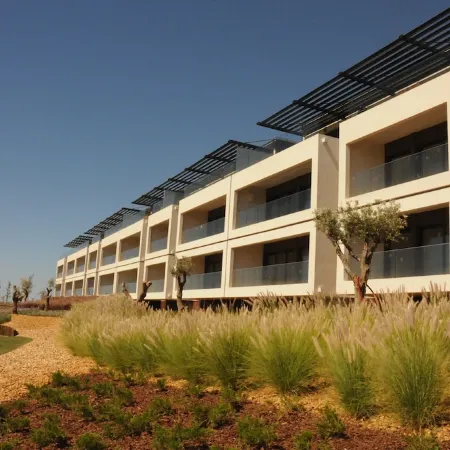 1 bedroom apartment in the Algarve overlooking the ria and the sea with garden and pool