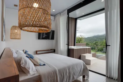 Brand new private villa, spectacular views, pool, jacuzzi, sun deck, BBQ, WiFi