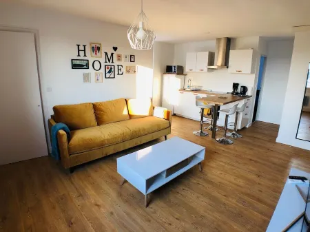 The Lysande Отели рядом со станцией GARE SNCF ACCESS NORD RAILWAY STATION