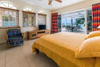 Tropical oceanfront villa, full AC, private pool, great diving and snorkeling