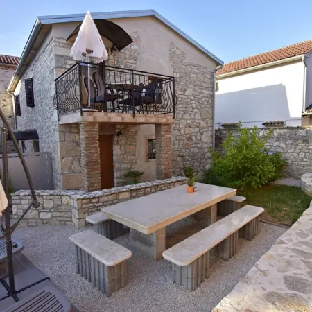 Apartment NOA1 Poreč-Tar with swimming pool, balcony, games room, Wi-Fi, barbeque