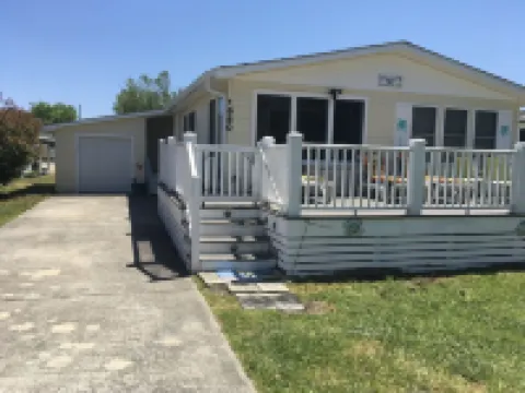 “Tiki time Getaway” -dog friendly, sleeps 6. Corner of splash pad and pool.