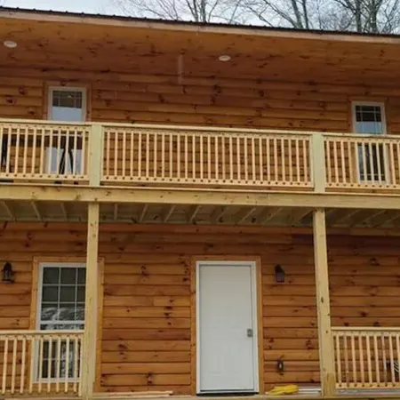 Cedar Lodge, serene all wood escape in Blue Ridge