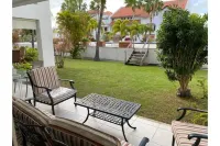Walking distance to everything on Simpson bay area Restaurants, Beach, Nite Life