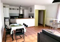 Spacious apartment, quiet, perfect location, Wifi fibre, Netflix Prime Video