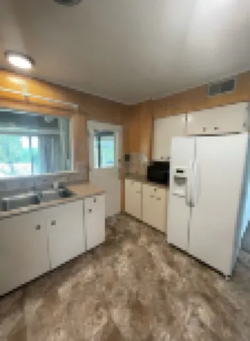 Cozy Home Across From Holt Arena and ISU Campus!