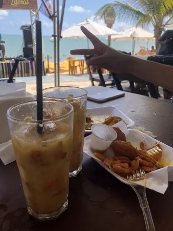 House with swimming pool, 5 bedrooms (4 suites) 40 meters from the beach. Отели рядом с достопримечательностью «Jenipabu»