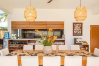 Stunning Beach Front Property w/ 14 beds. Perfect for Multi families & Reunions!