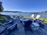 Luxurious Lake Front Condo With Stunning Views In Kirkland