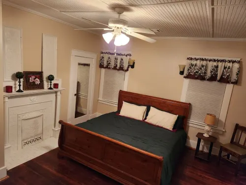 Cottage on Greene Street in Olde Town Augusta - walk to downtown