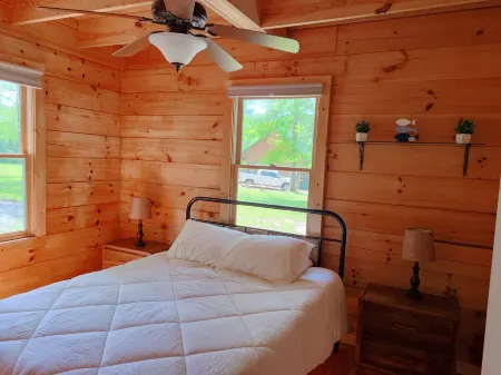 Scenic Hilltop Cabin on TN River w Firepit, Grill, WIFI, Full Kitchen, H2O views