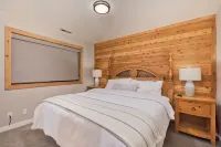 Unit 11 Secluded end unit near Eagle & Canyon Lodge-upgraded bathrooms & kitchen Các khách sạn gần Mammoth Creek Park