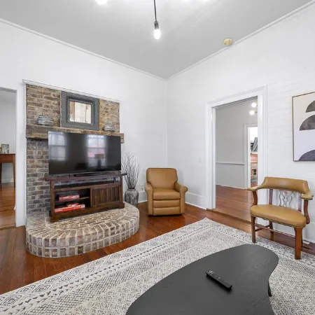 Remodeled Historical Home in Downtown Warm Springs